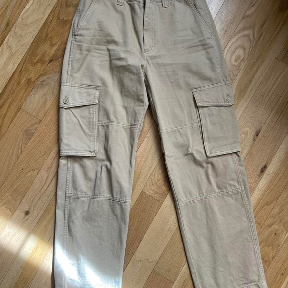 Aritzia TNA Cargo Pants - Picture 1 of 3